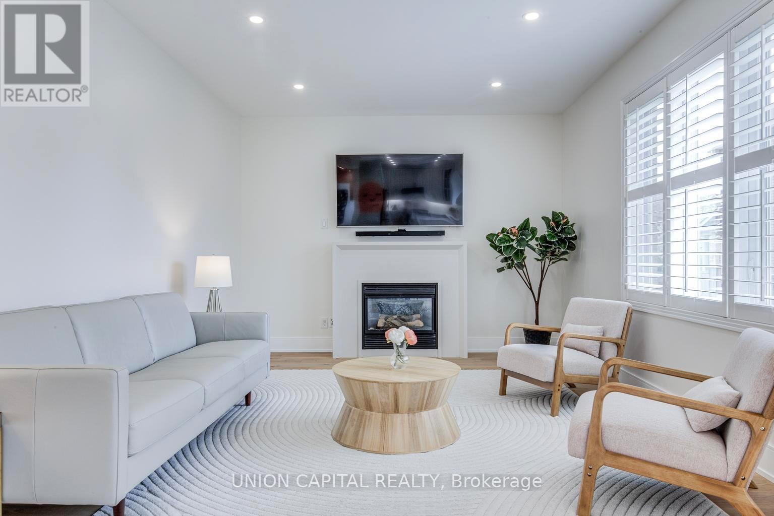 69 Southbrook Crescent, Markham, Ontario  L6C 2H6 - Photo 21 - N13213872
