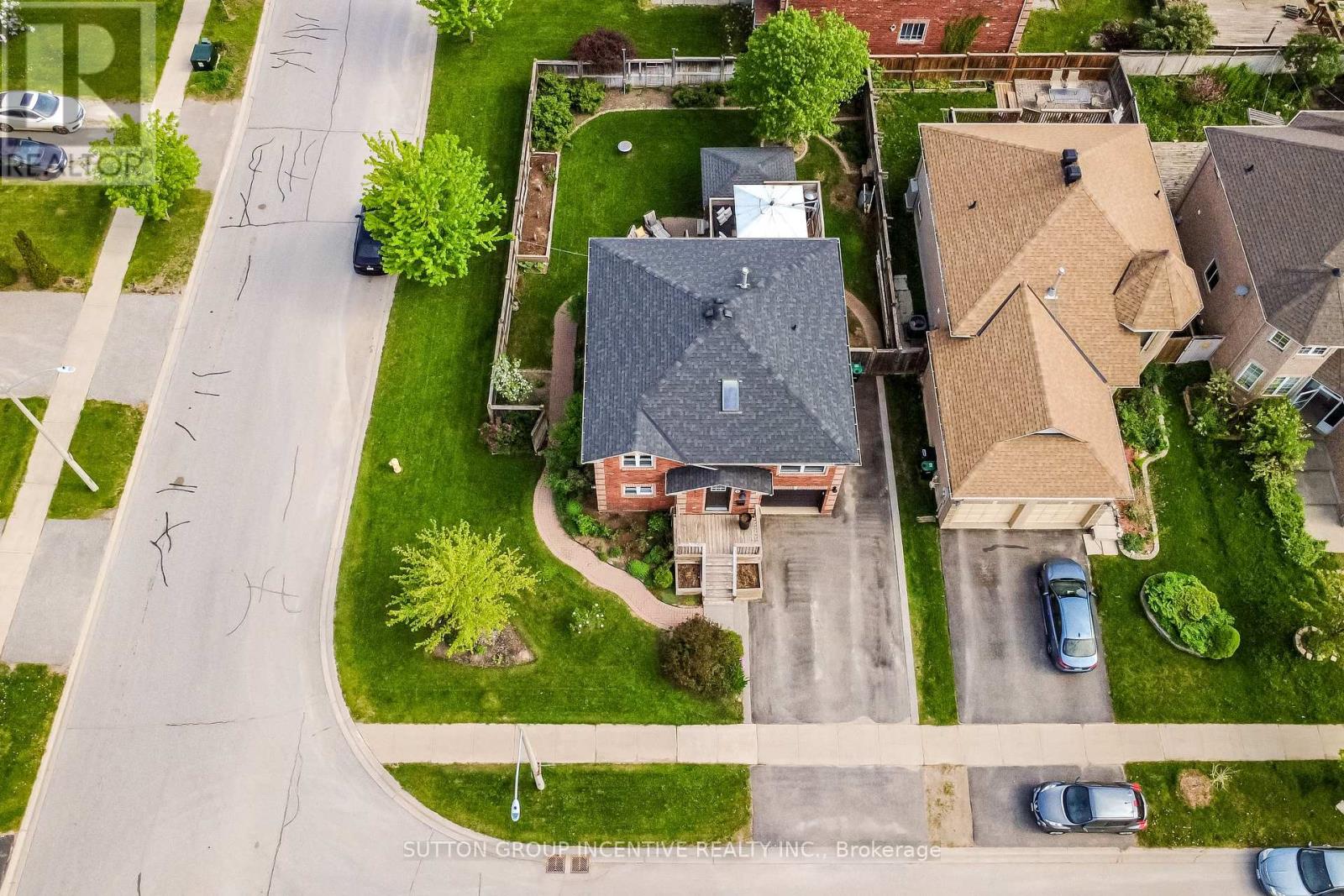 2 Hewitt Place, Barrie, Ontario  L4M 7B4 - Photo 3 - S13213900