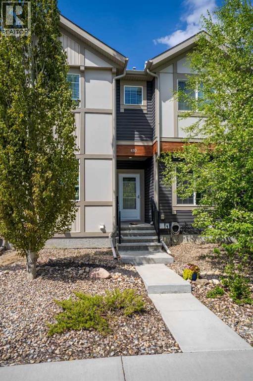 610 Hillcrest Road SW, Airdrie, Alberta  T4B 4C8 - Photo 2 - A2292080