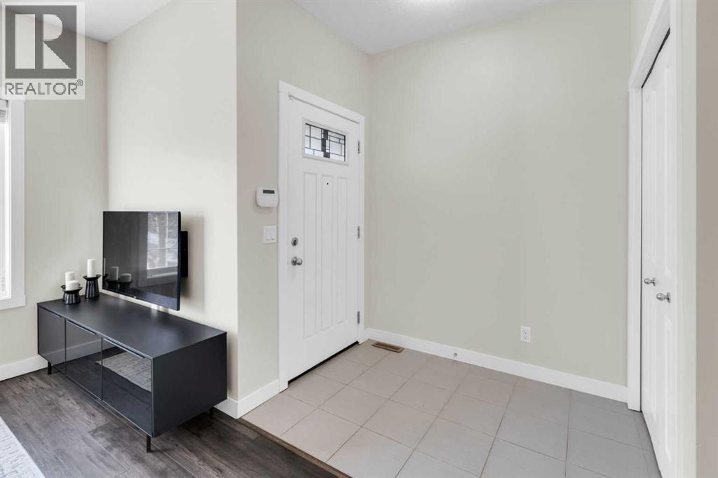 610 Hillcrest Road SW, Airdrie, Alberta  T4B 4C8 - Photo 4 - A2292080