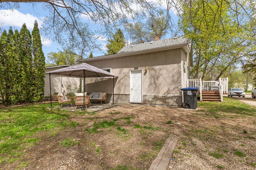 216 Mckenzie Avenue, Steinbach, Manitoba  R5G 0K6 - Photo 1 - 202611803