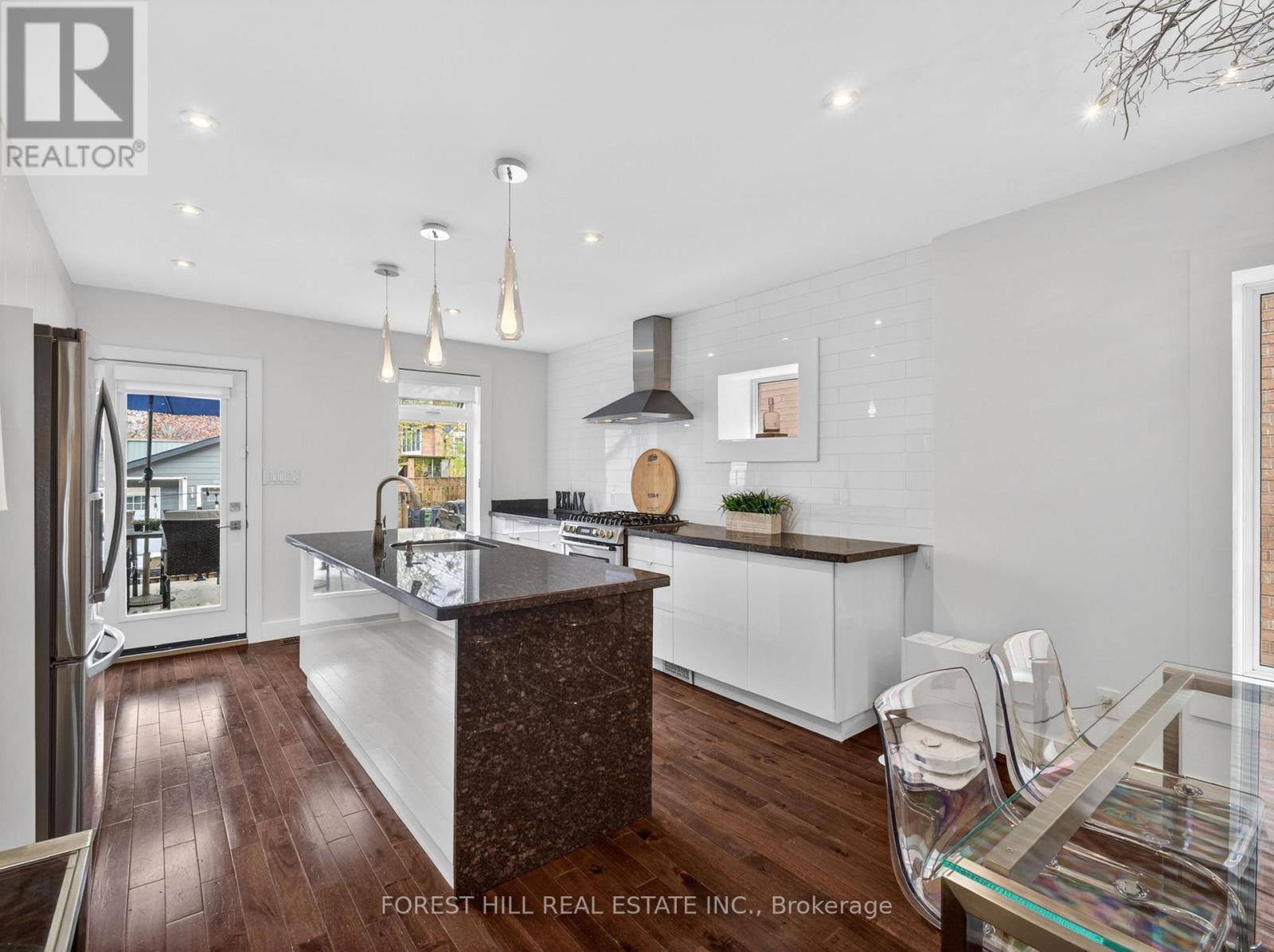 1045 Dovercourt Road, Toronto, Ontario  M6H 2X7 - Photo 9 - W13213876