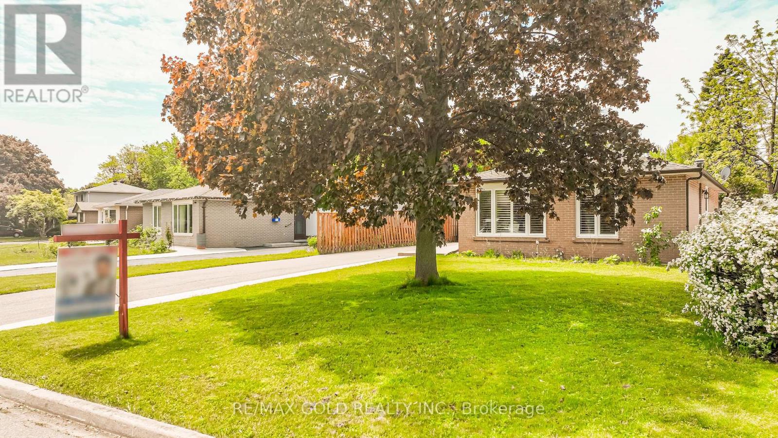29 Duke Road, Brampton, Ontario  L6T 3J9 - Photo 2 - W13214012