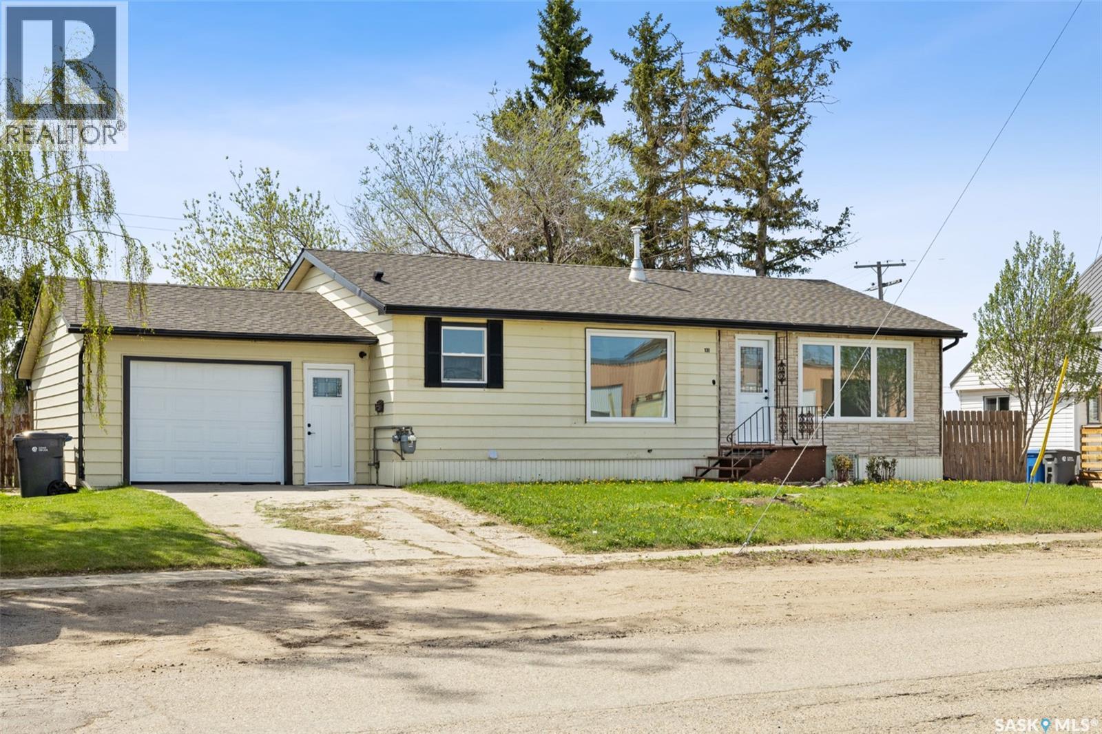 108 1st Avenue W, Montmartre, Saskatchewan  S0G 3M0 - Photo 2 - SK037586