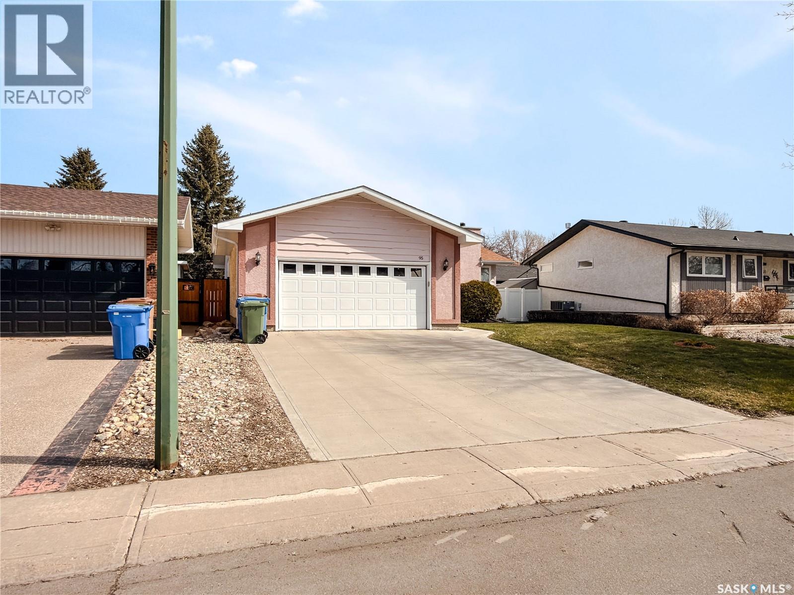 95 Pappas Crescent, Regina, Saskatchewan  S4R 7G7 - Photo 2 - SK037335