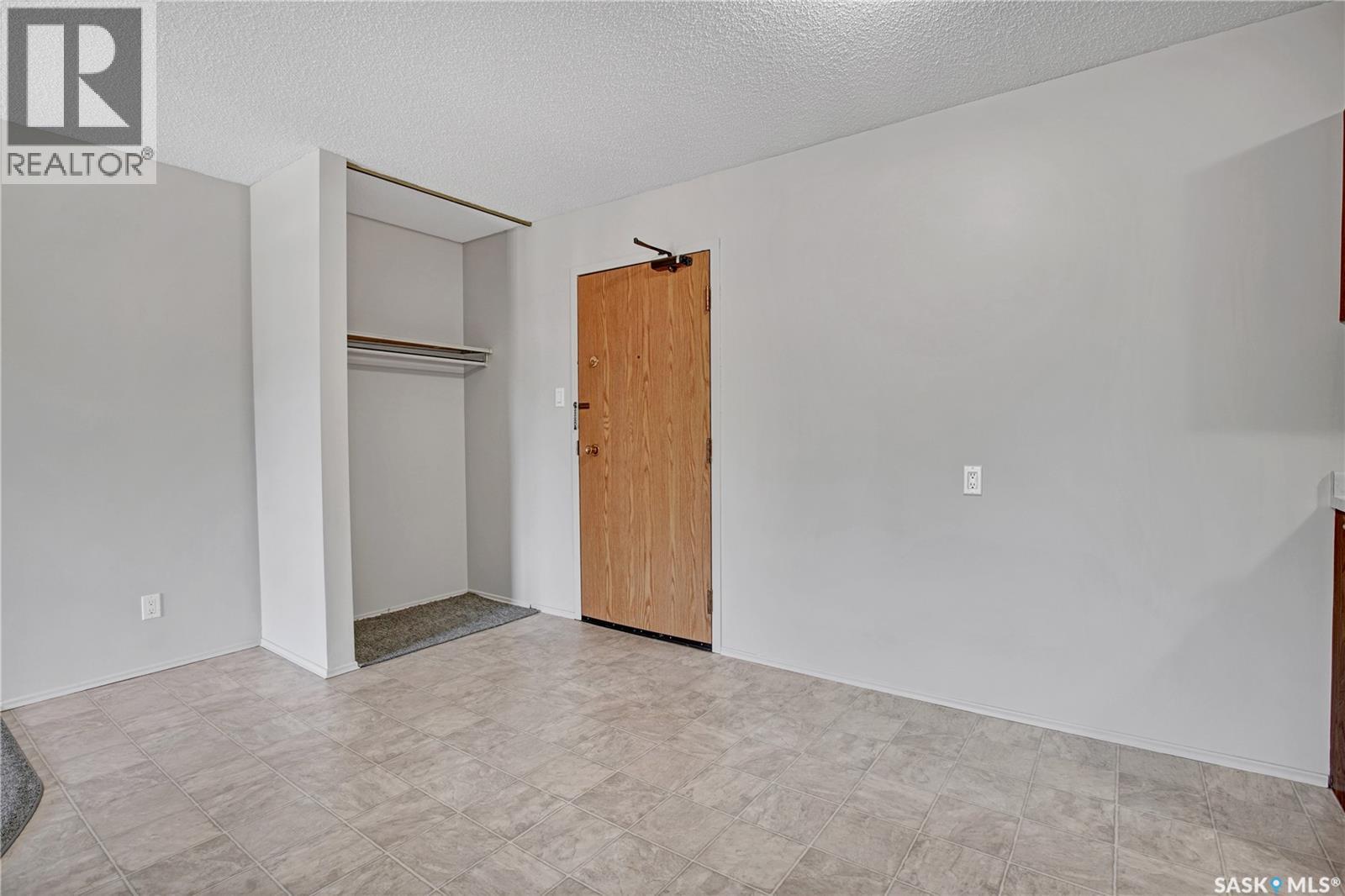 308 311 Tait Crescent, Saskatoon, Saskatchewan  S7H 5L7 - Photo 2 - SK037228