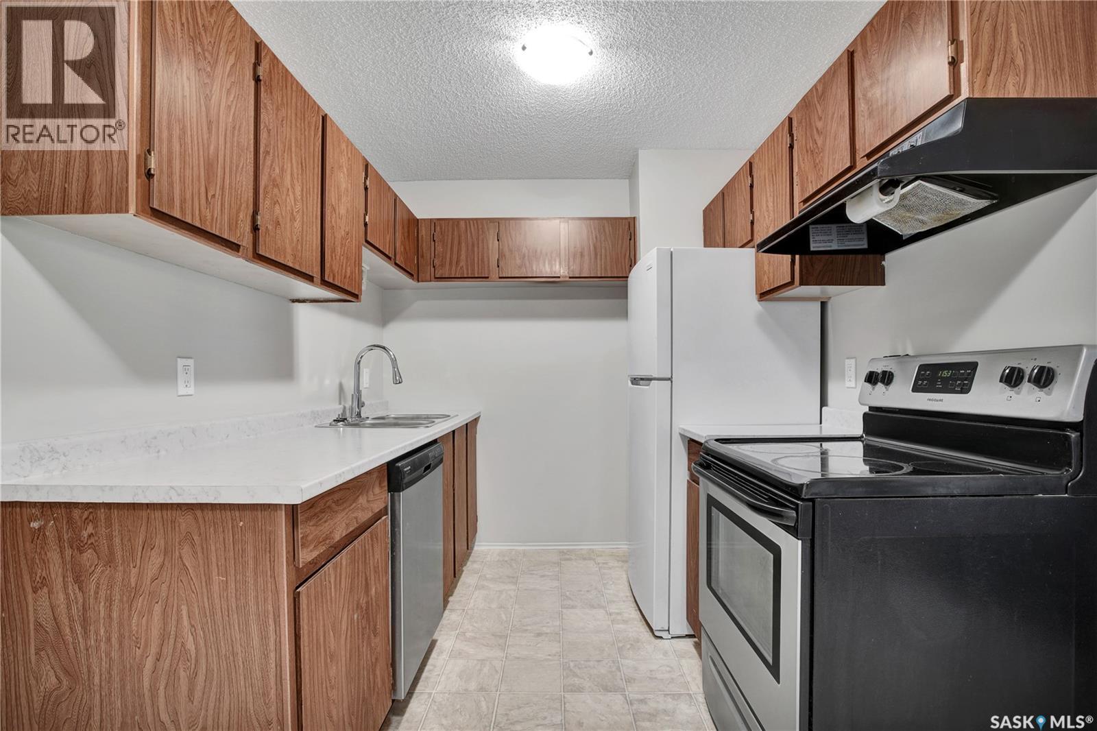 308 311 Tait Crescent, Saskatoon, Saskatchewan  S7H 5L7 - Photo 3 - SK037228