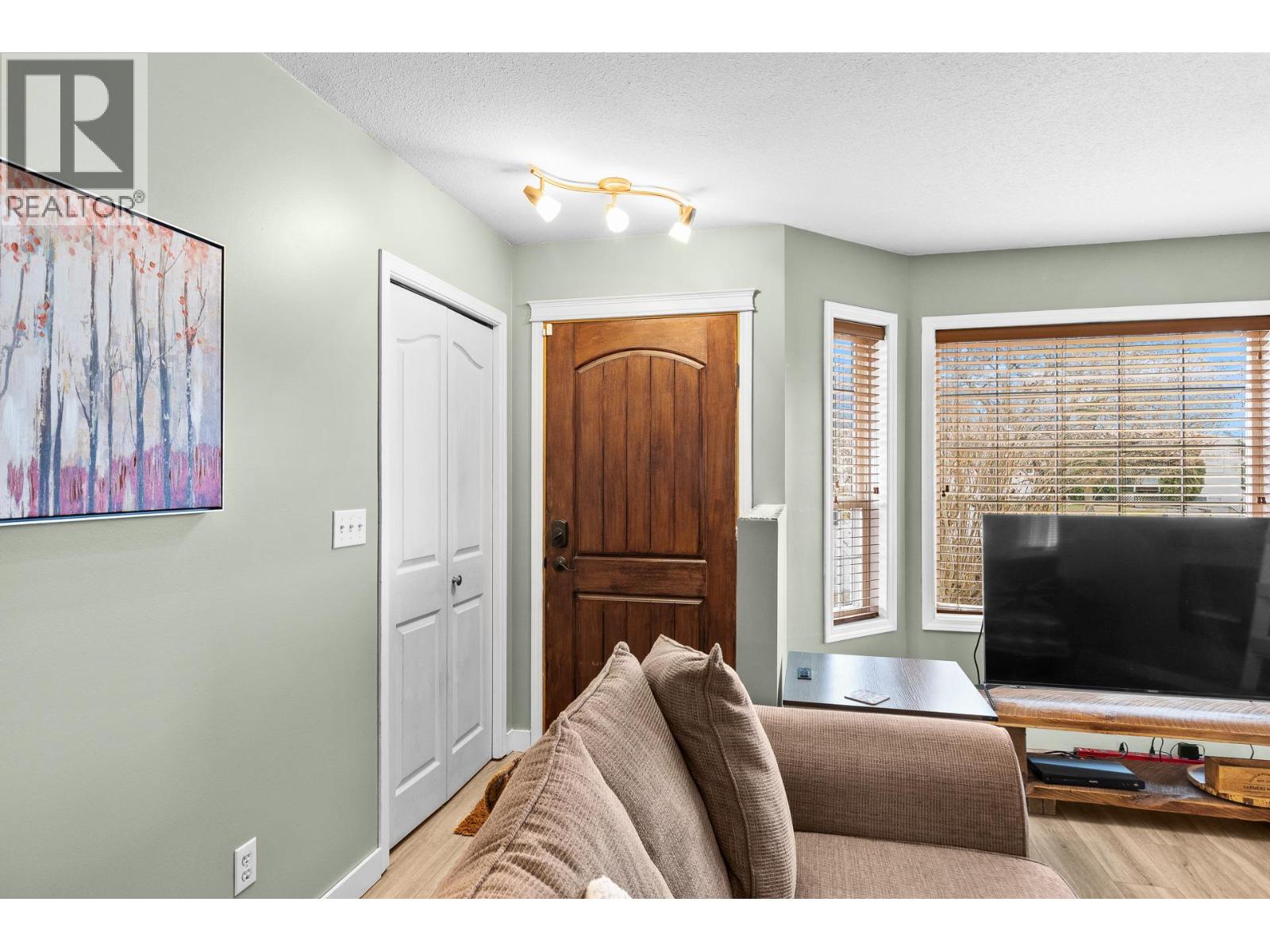 190 Ritchie Court, Kelowna, British Columbia  V1V 2A8 - Photo 2 - 10389233