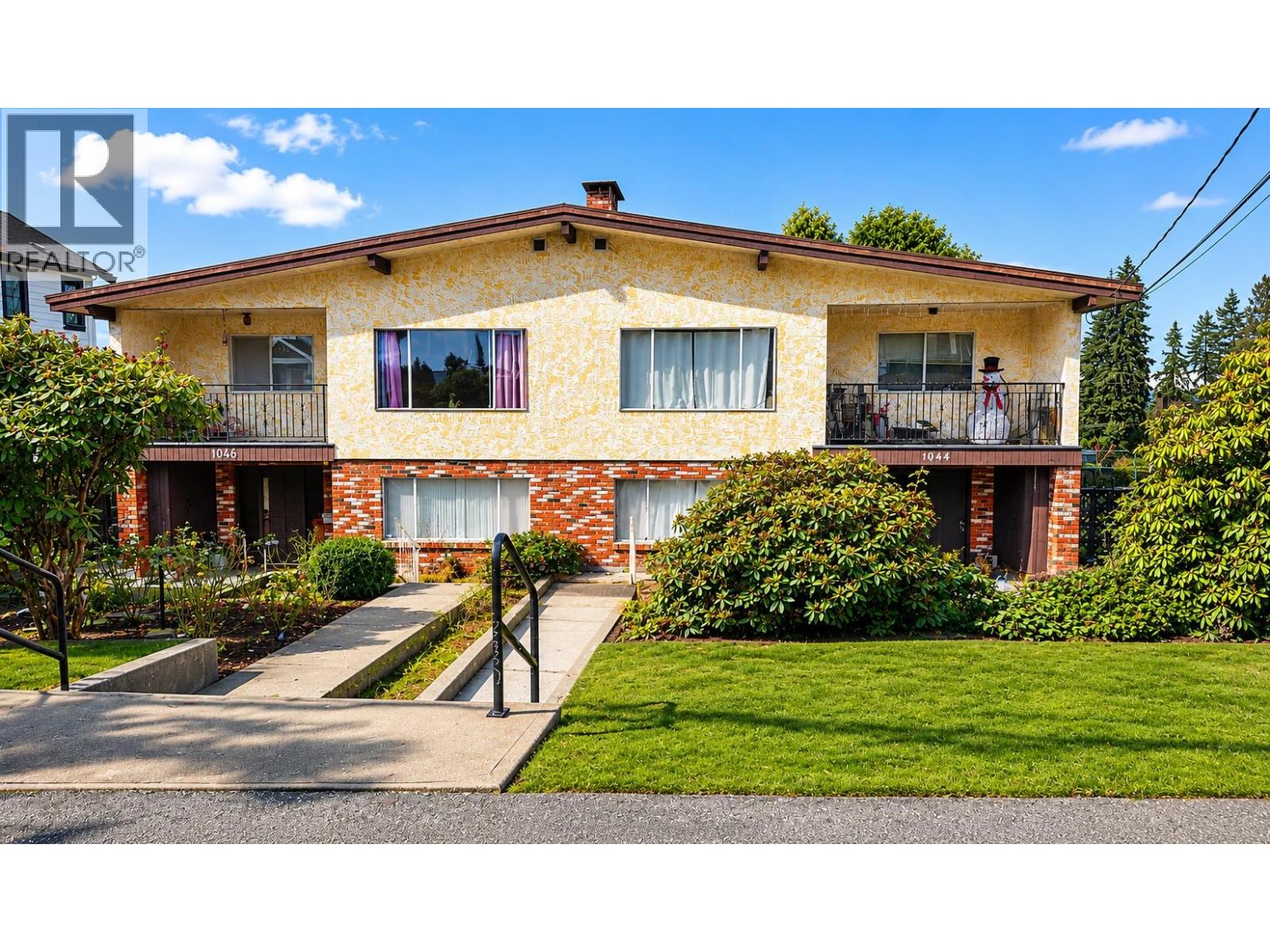 1044-1046 Madore Avenue, Coquitlam, British Columbia  V3K 3B8 - Photo 2 - R3129502