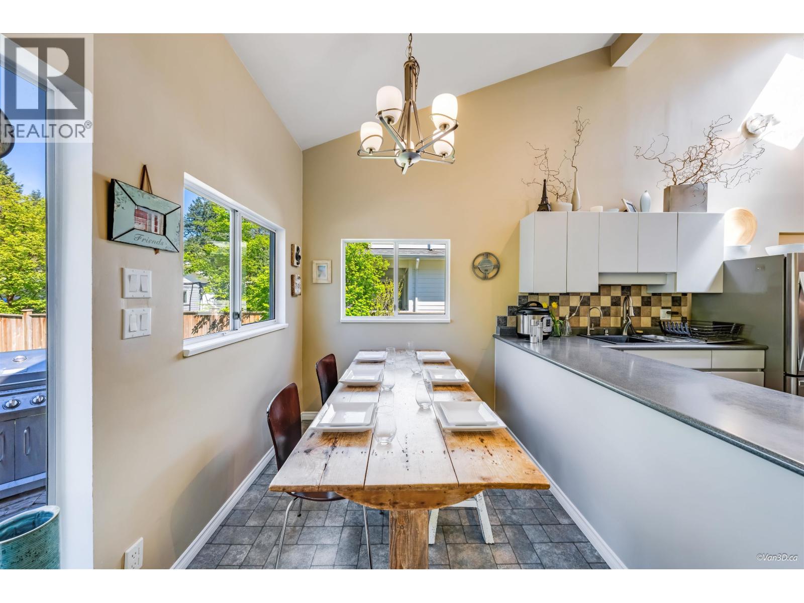 1140 W 20th Street, North Vancouver, British Columbia  V7P 2B7 - Photo 11 - R3128560