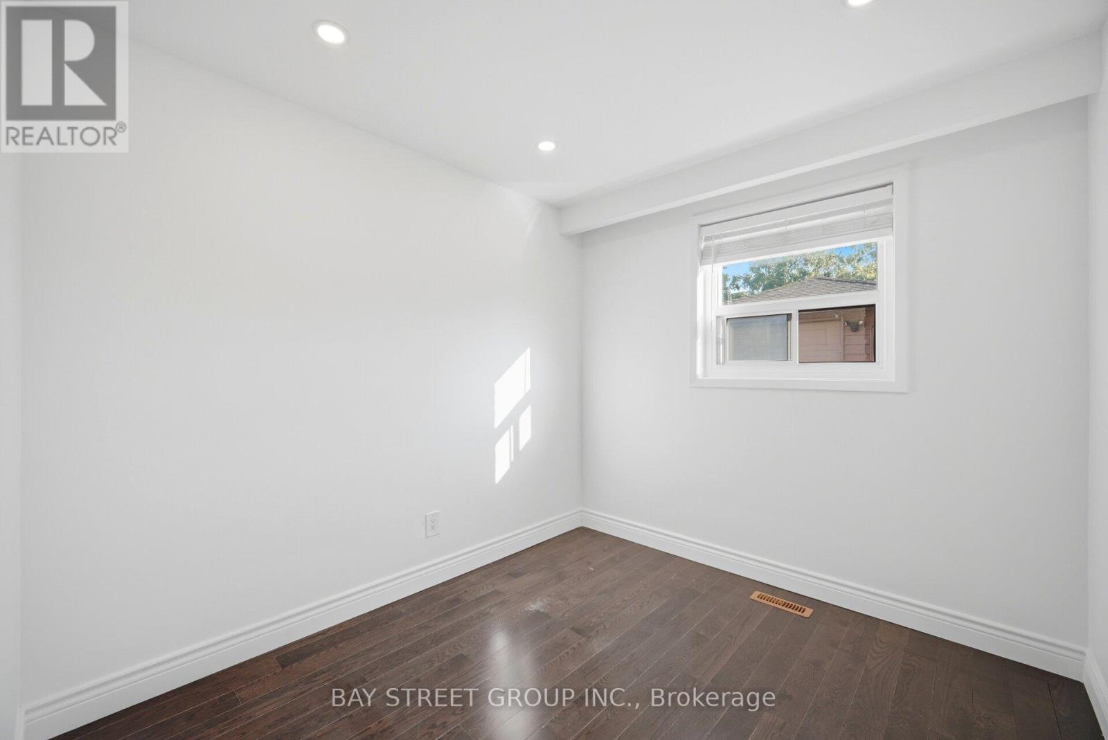 44 Duncanwoods Drive, Toronto, Ontario  M9L 2C4 - Photo 10 - W13212048