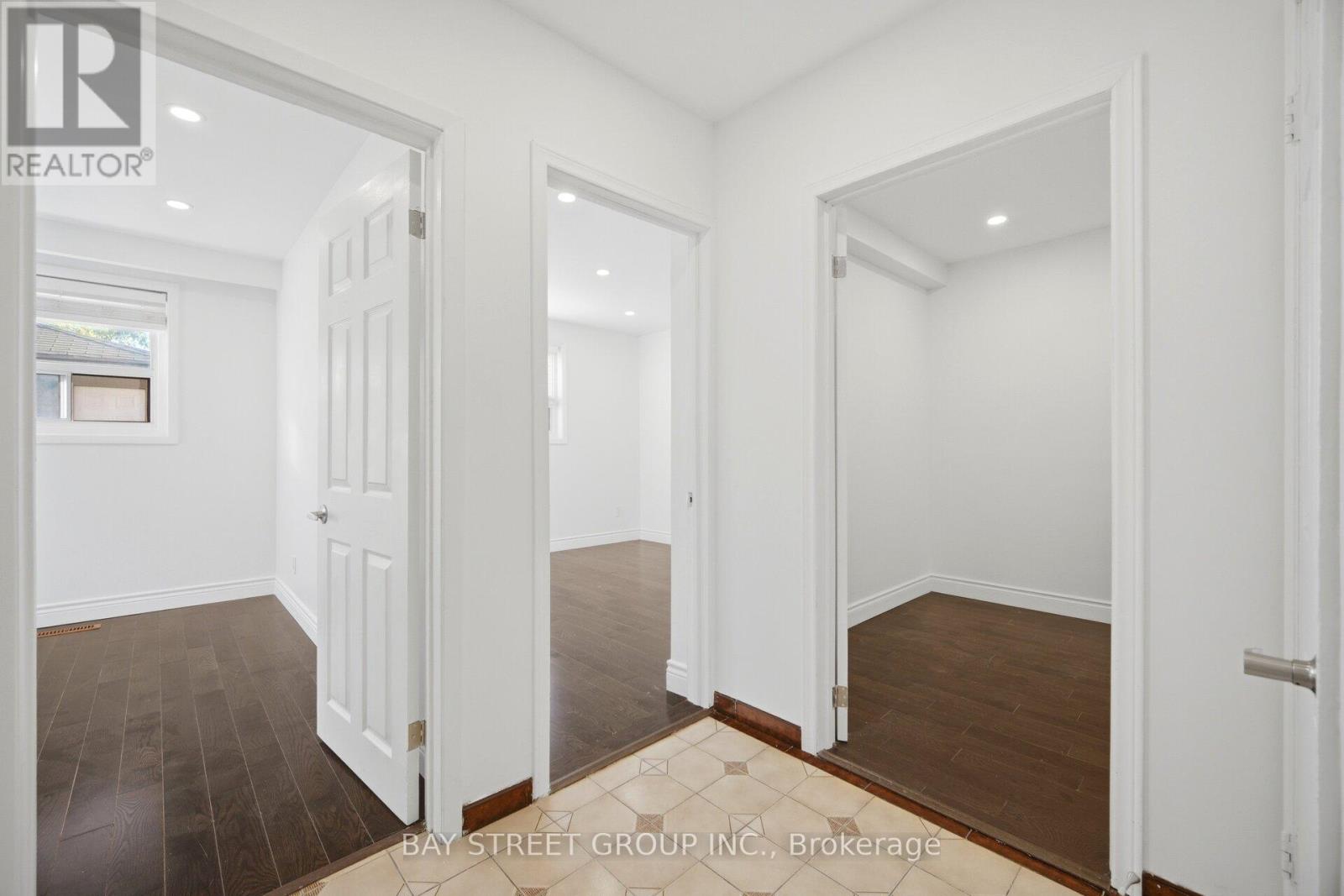 44 Duncanwoods Drive, Toronto, Ontario  M9L 2C4 - Photo 22 - W13212048