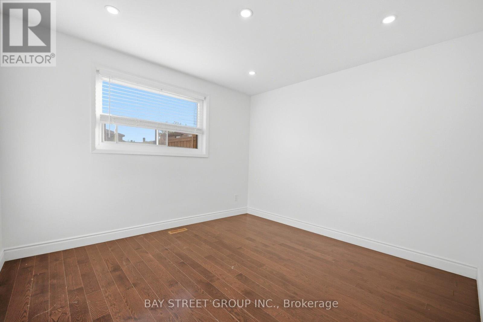 44 Duncanwoods Drive, Toronto, Ontario  M9L 2C4 - Photo 13 - W13212048