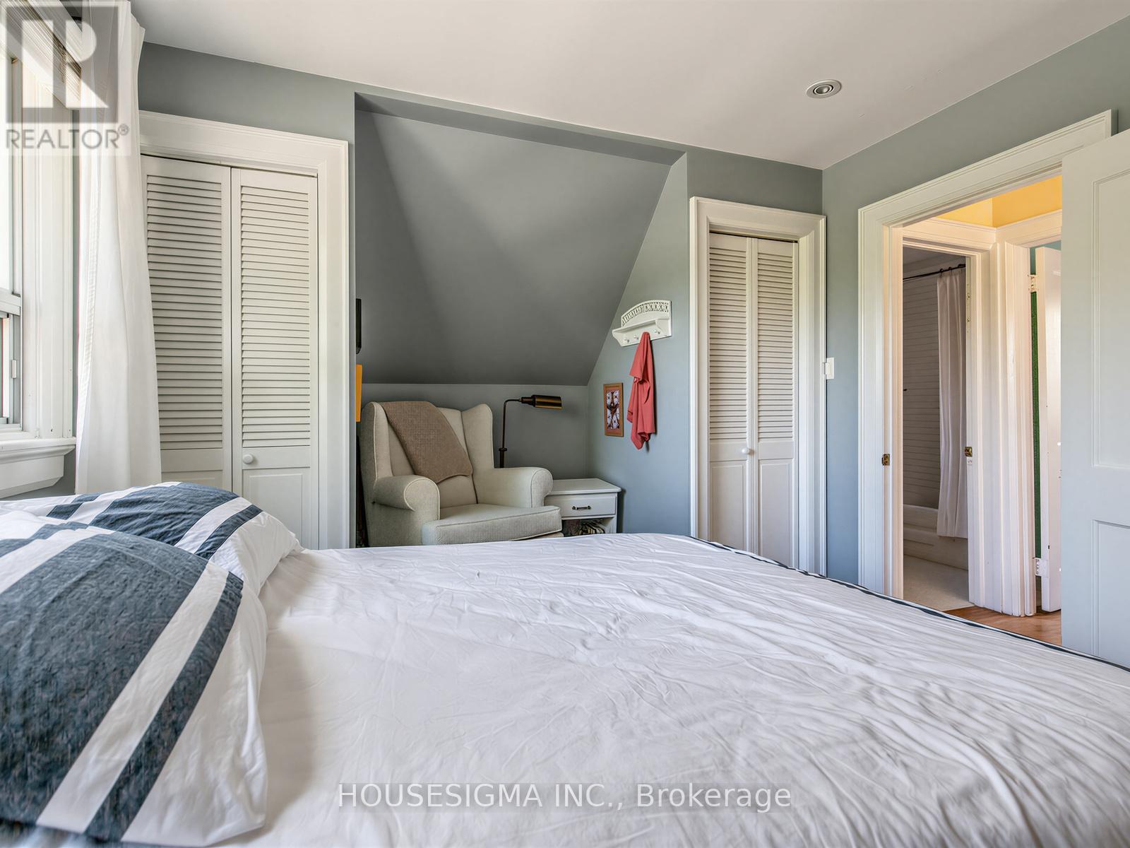 7 Humber Hill Avenue, Toronto, Ontario  M6S 4R9 - Photo 12 - W13213650