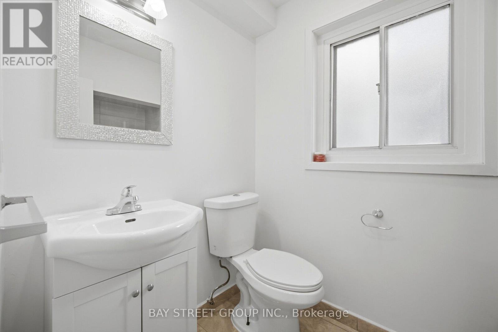 44 Duncanwoods Drive, Toronto, Ontario  M9L 2C4 - Photo 21 - W13212048