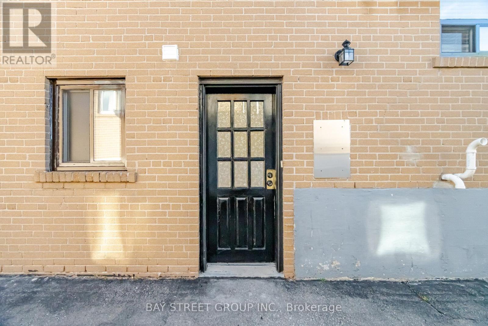 44 Duncanwoods Drive, Toronto, Ontario  M9L 2C4 - Photo 27 - W13212048