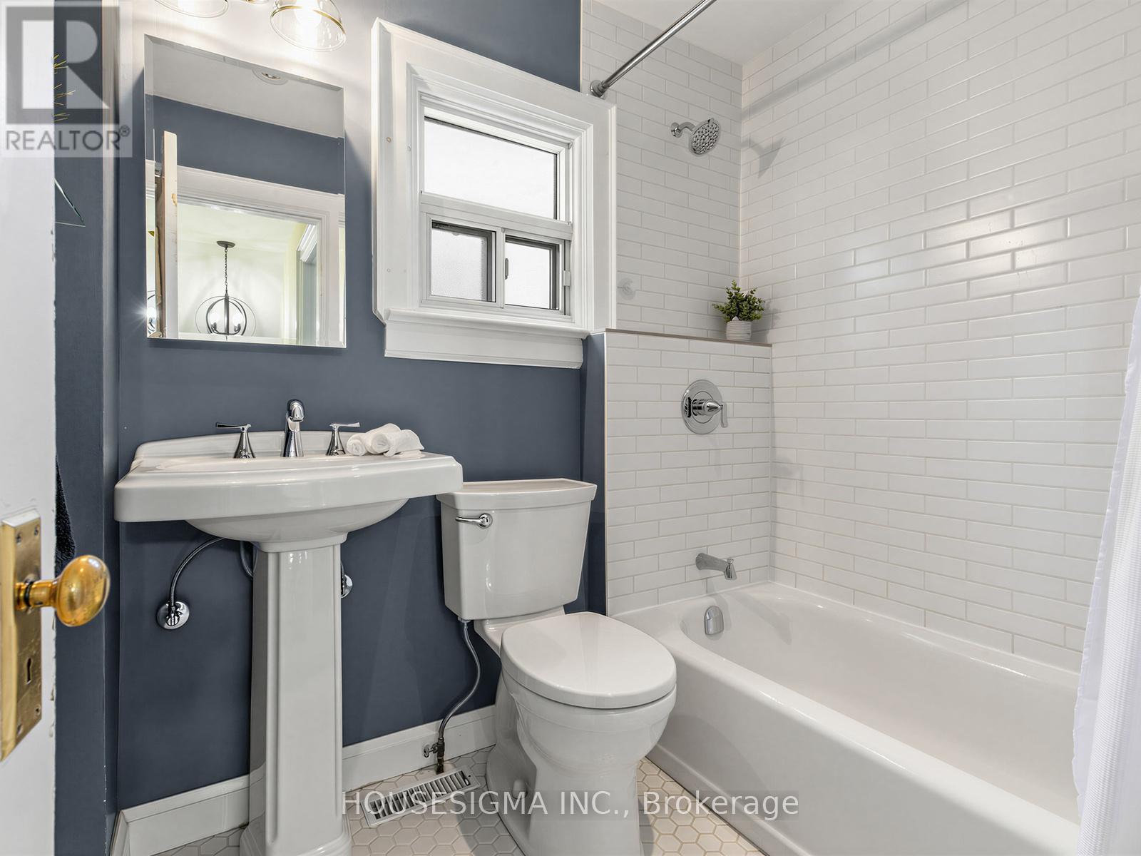 7 Humber Hill Avenue, Toronto, Ontario  M6S 4R9 - Photo 13 - W13213650