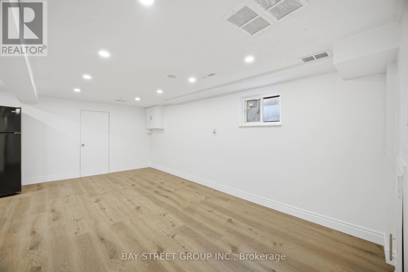 44 Duncanwoods Drive, Toronto, Ontario  M9L 2C4 - Photo 18 - W13212048