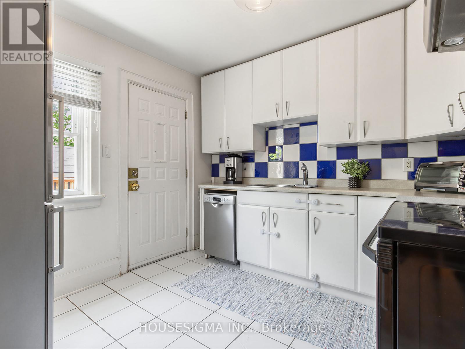 7 Humber Hill Avenue, Toronto, Ontario  M6S 4R9 - Photo 7 - W13213650