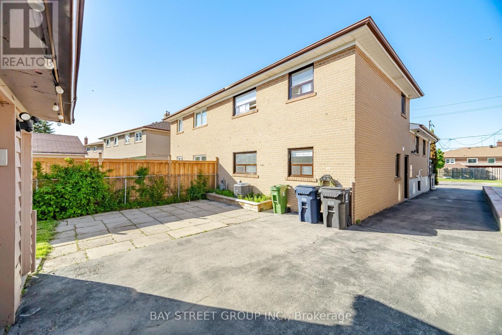 44 Duncanwoods Drive, Toronto, Ontario  M9L 2C4 - Photo 28 - W13212048