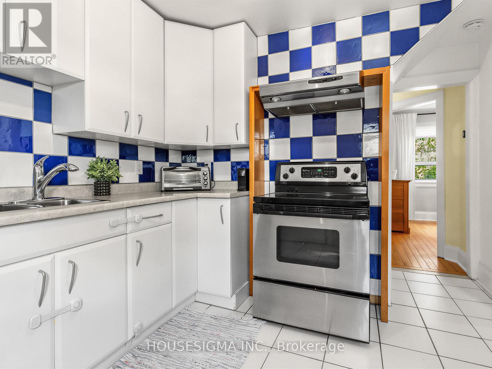 7 Humber Hill Avenue, Toronto, Ontario  M6S 4R9 - Photo 8 - W13213650