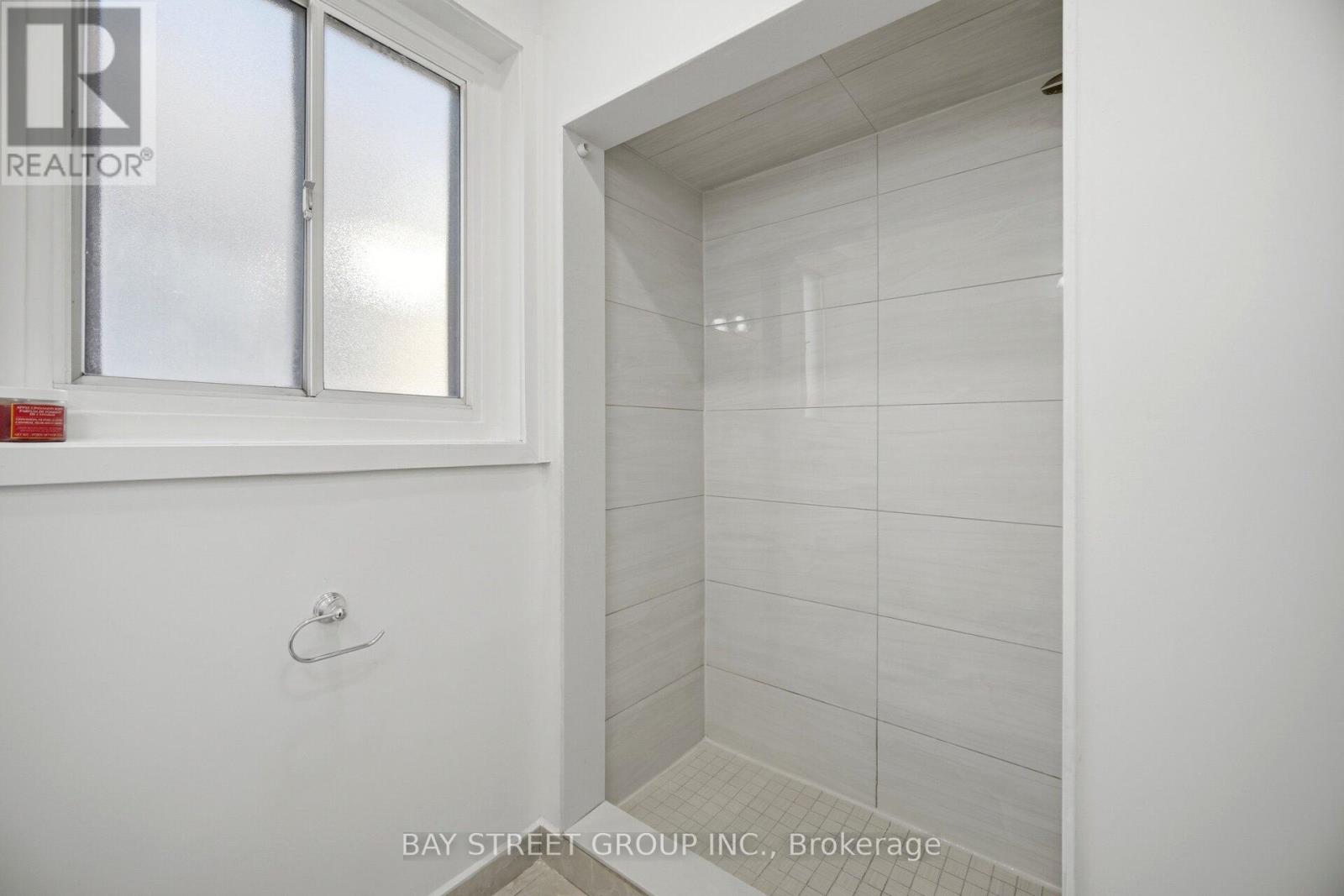 44 Duncanwoods Drive, Toronto, Ontario  M9L 2C4 - Photo 19 - W13212048