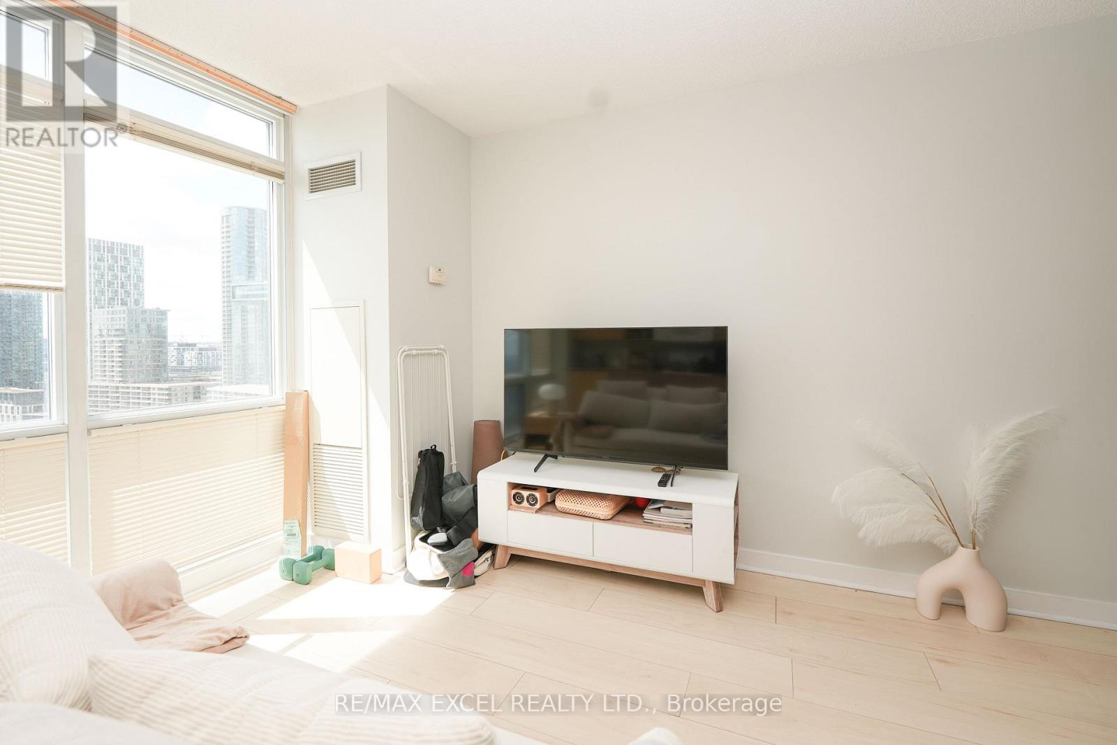 2316 - 11 Brunel Court, Toronto, Ontario  M5V 3Y3 - Photo 9 - C13159488