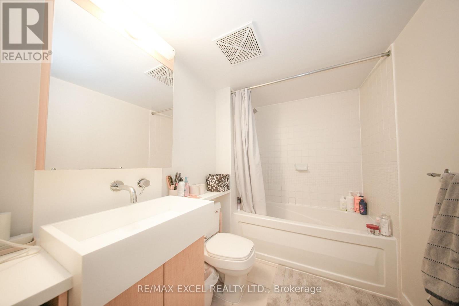 2316 - 11 Brunel Court, Toronto, Ontario  M5V 3Y3 - Photo 19 - C13159488