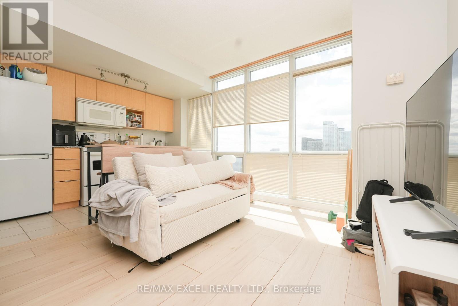 2316 - 11 Brunel Court, Toronto, Ontario  M5V 3Y3 - Photo 4 - C13159488