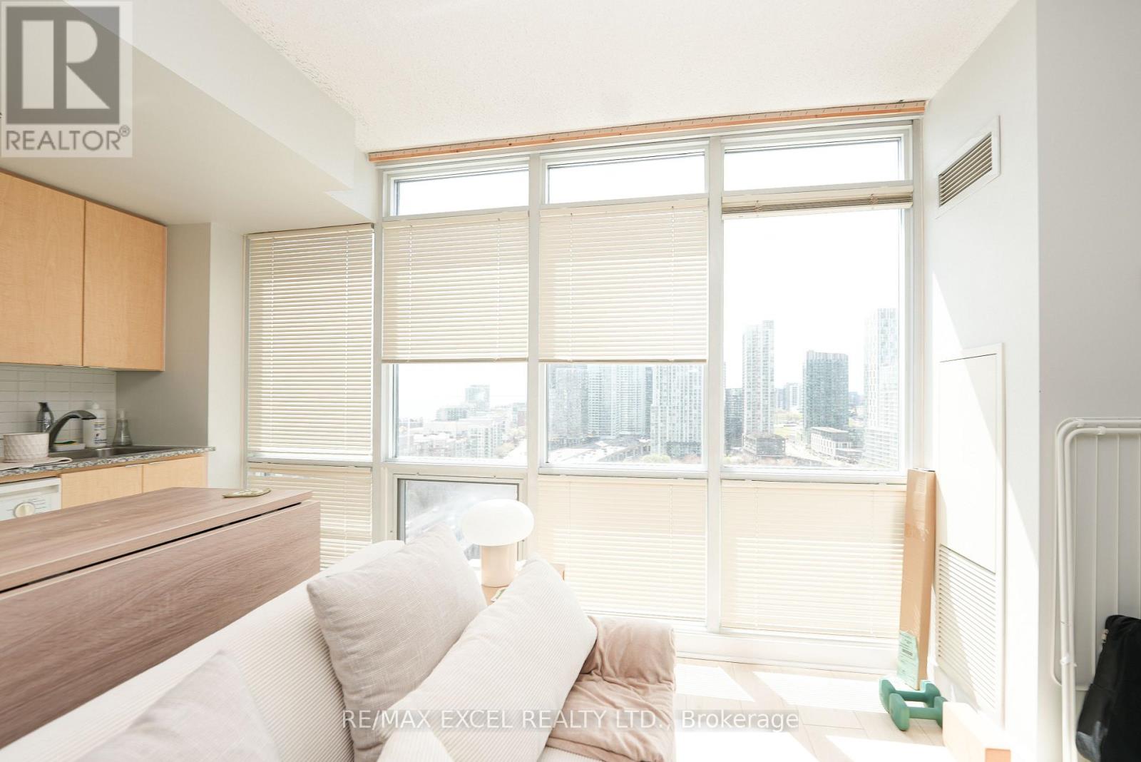 2316 - 11 Brunel Court, Toronto, Ontario  M5V 3Y3 - Photo 6 - C13159488