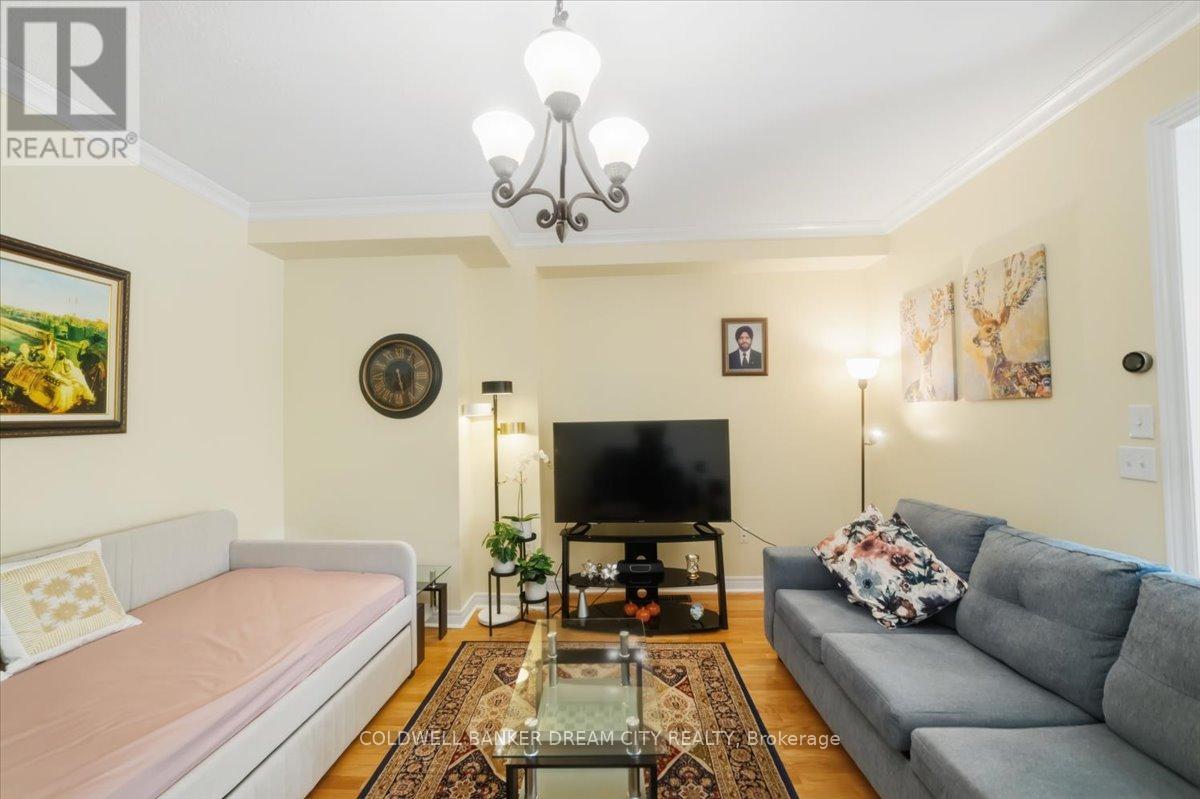9738 Mclaughlin Road, Brampton, Ontario  L6X 0T8 - Photo 5 - W13213916