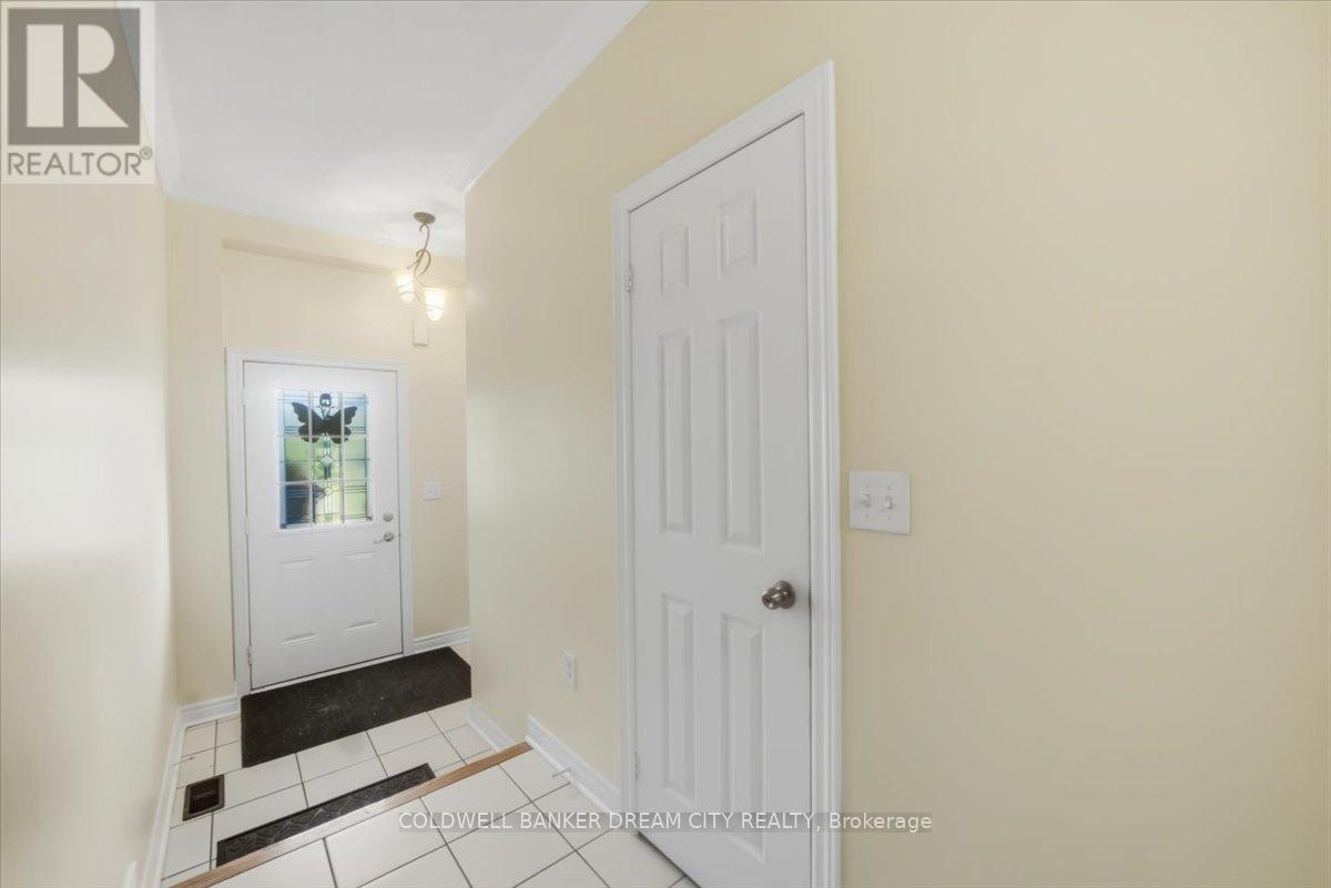 9738 Mclaughlin Road, Brampton, Ontario  L6X 0T8 - Photo 7 - W13213916