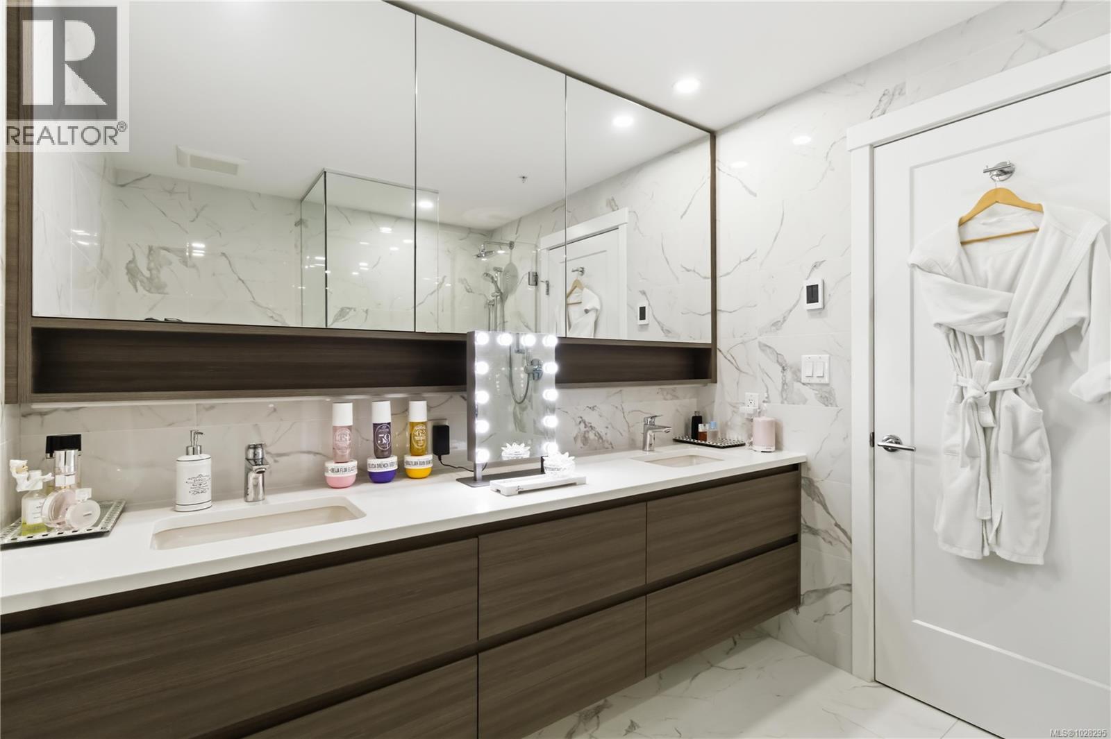 2103 777 Herald St, Victoria, British Columbia  V8T 0C7 - Photo 18 - 1028295