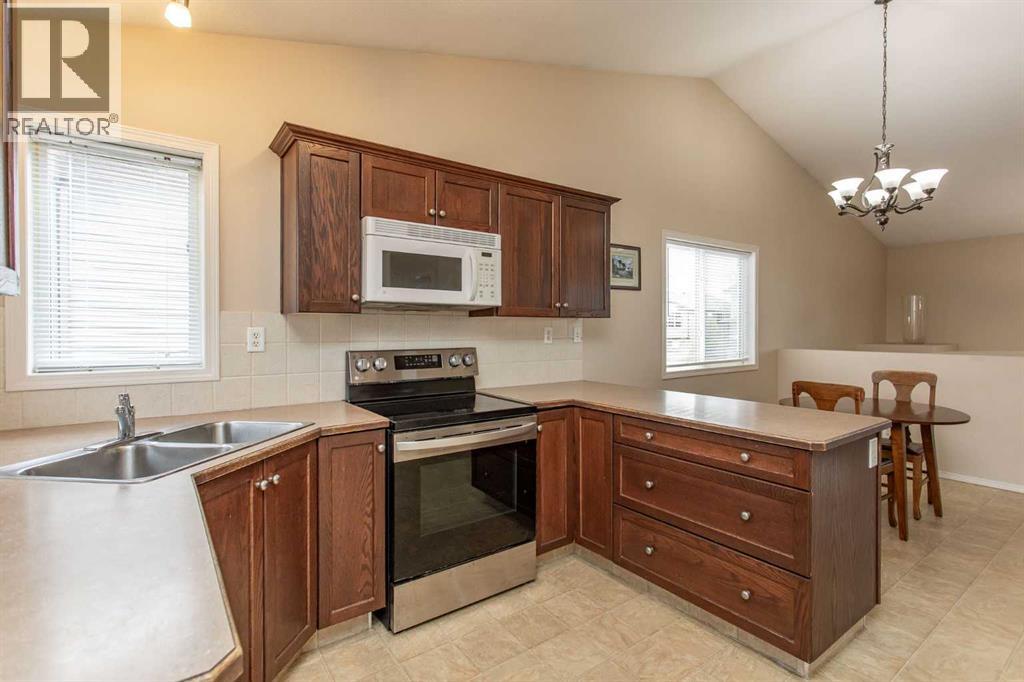 109 Inglewood Drive, Red Deer, Alberta  T4R 0B2 - Photo 4 - A2314171