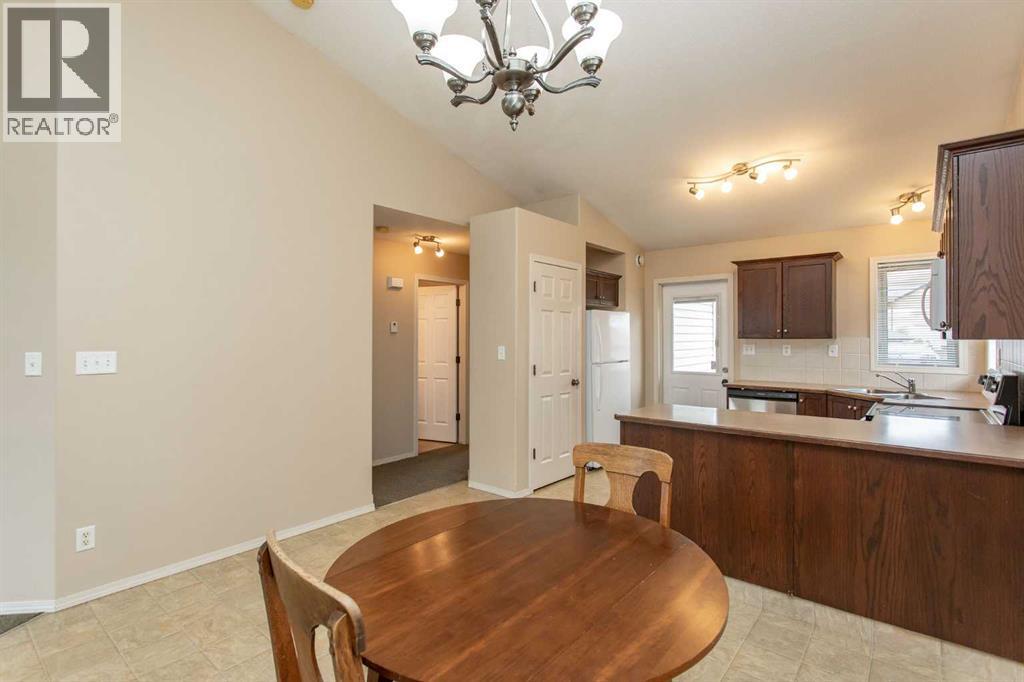 109 Inglewood Drive, Red Deer, Alberta  T4R 0B2 - Photo 6 - A2314171