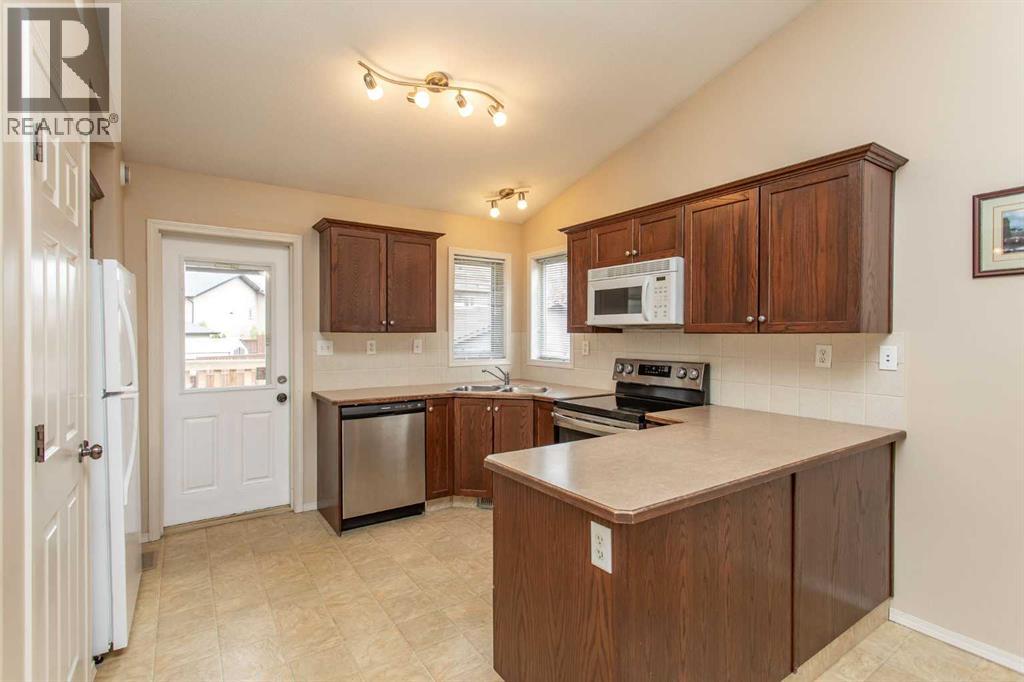 109 Inglewood Drive, Red Deer, Alberta  T4R 0B2 - Photo 3 - A2314171