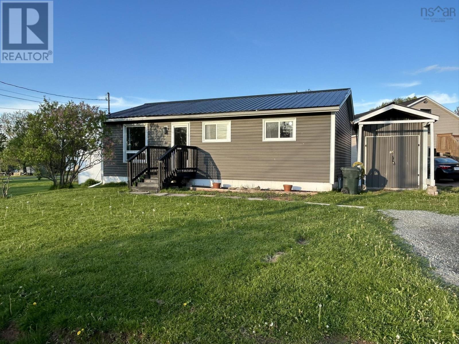 23 SNOWDEN Avenue, Amherst, Nova Scotia