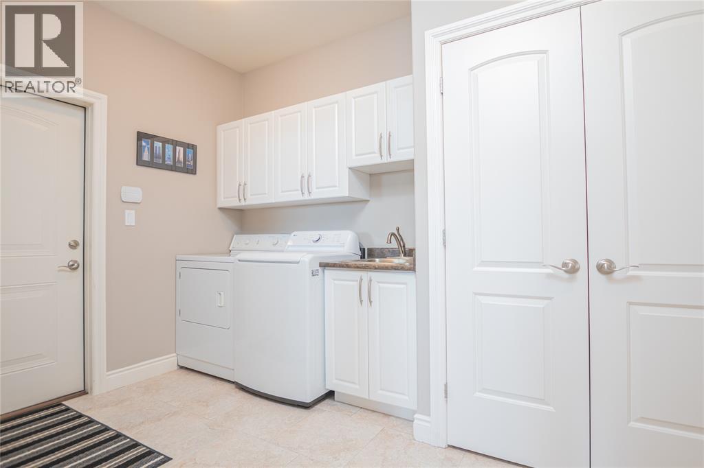 748 Norman Street West, Plympton-Wyoming, Ontario  N0N 1T0 - Photo 13 - 26011721