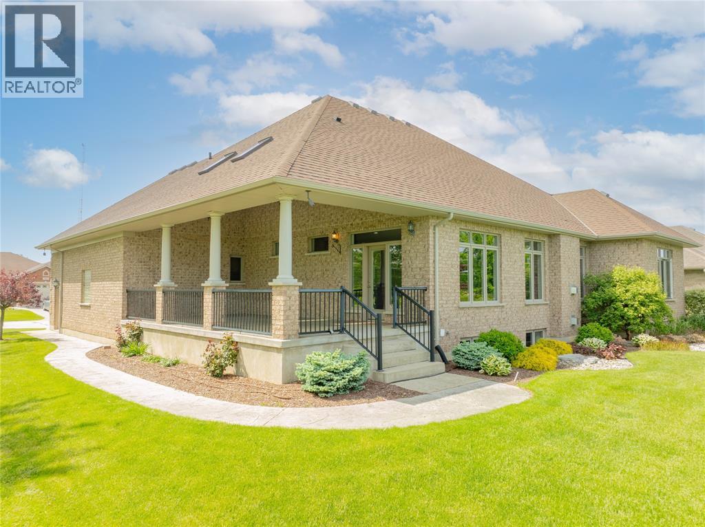 748 Norman Street West, Plympton-Wyoming, Ontario  N0N 1T0 - Photo 3 - 26011721