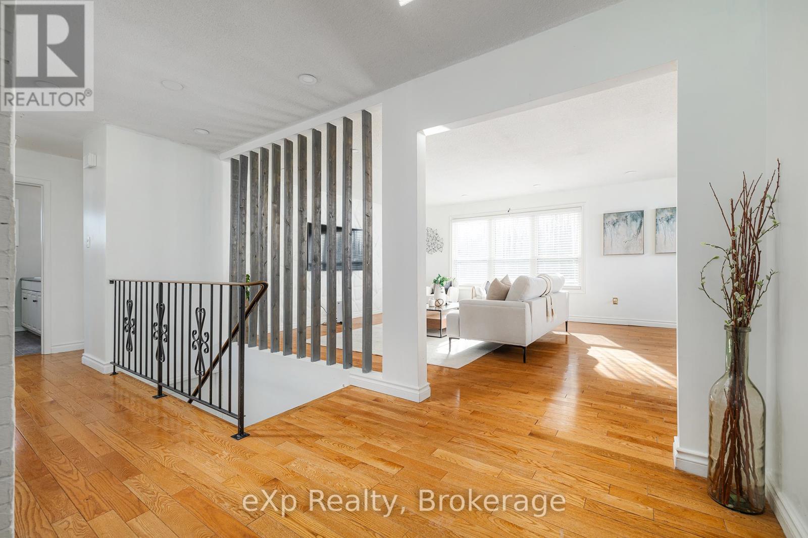 79 Ann Street, Hamilton, Ontario  L9H 5R2 - Photo 2 - X13214194
