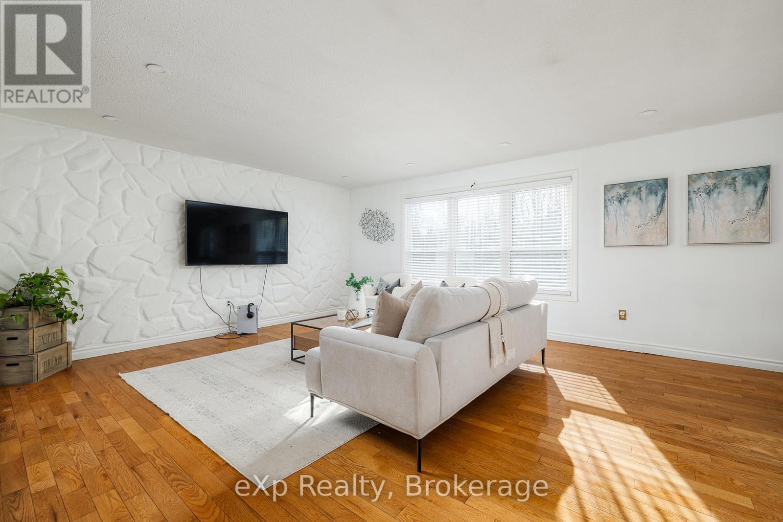 79 Ann Street, Hamilton, Ontario  L9H 5R2 - Photo 3 - X13214194