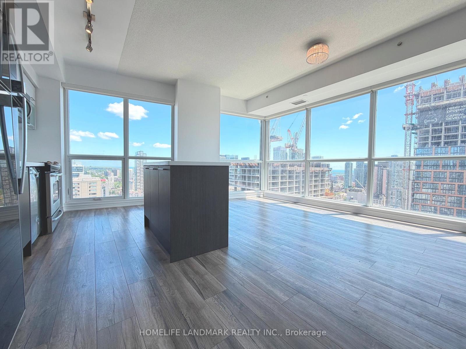 <div class="slider-price">$1,088,800</div><p>3307 - 386 Yonge Street, Toronto, Ontario</p>