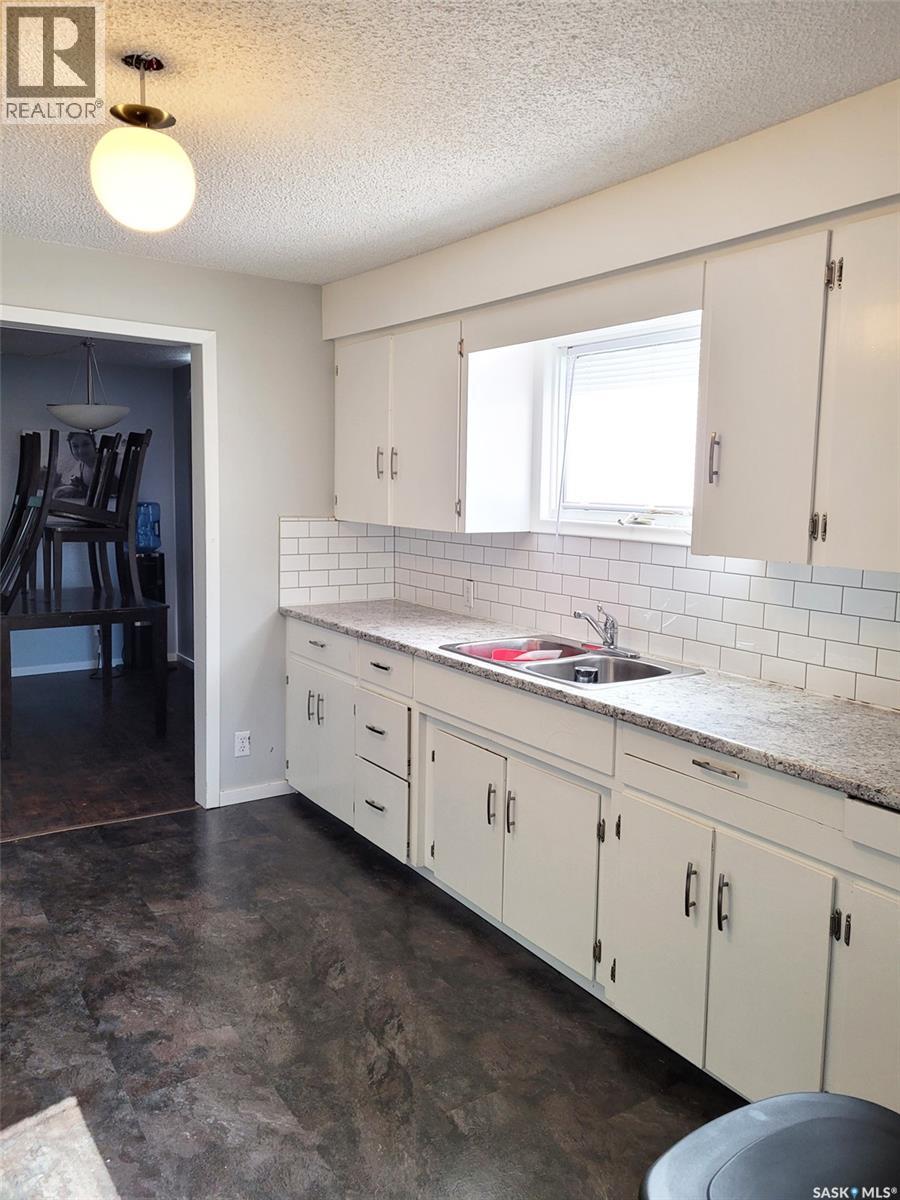 601 3rd Avenue E, Meadow Lake, Saskatchewan  S9X 1H7 - Photo 9 - SK037446