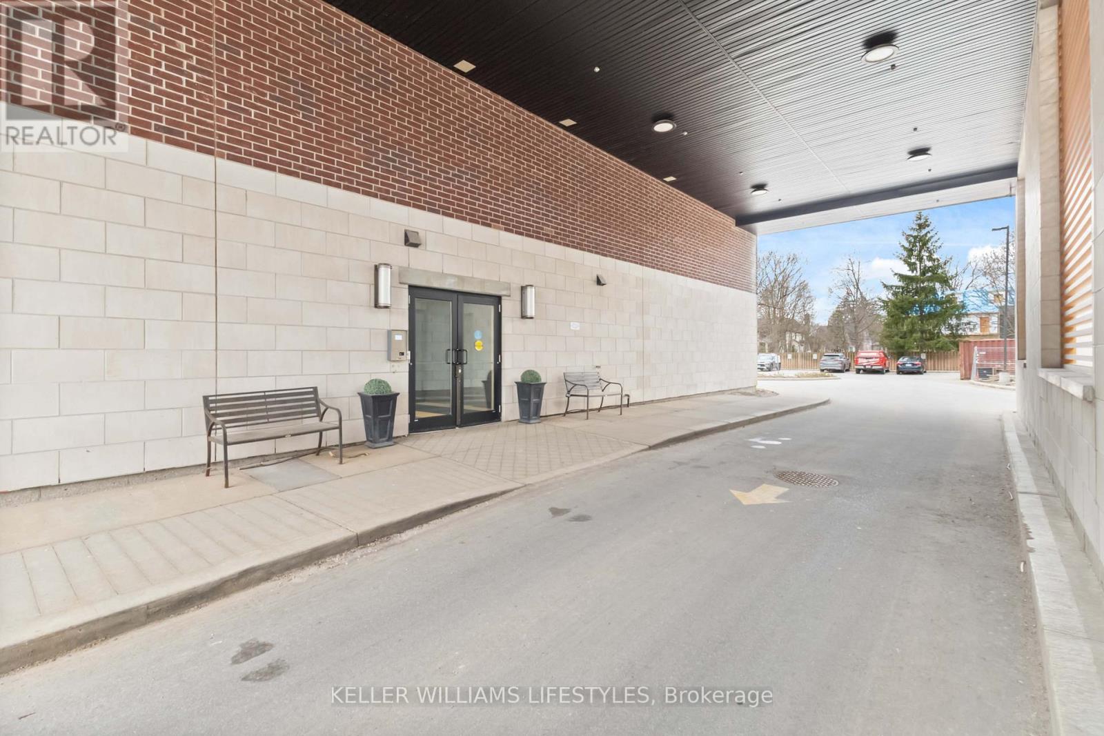 $399,900305 - 89 Ridout Street S, London South, Ontario
