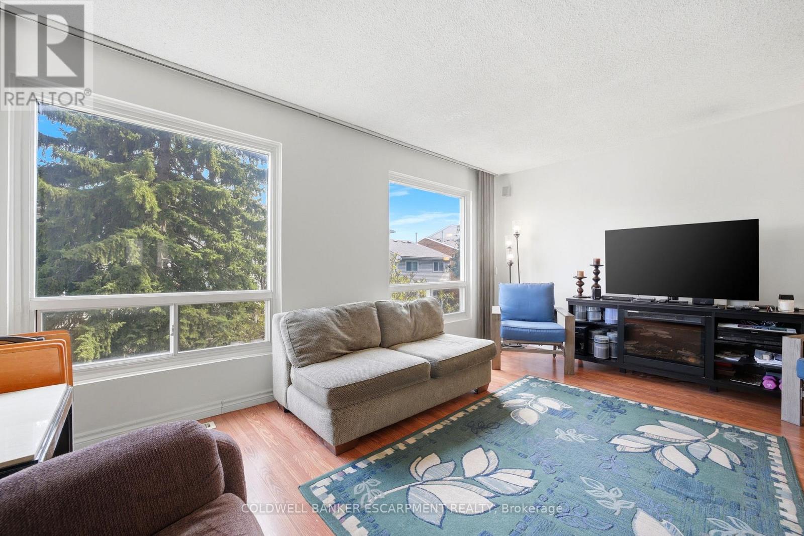 24 Lincoln Court E, Brampton, Ontario  L6T 3Z2 - Photo 10 - W13076556