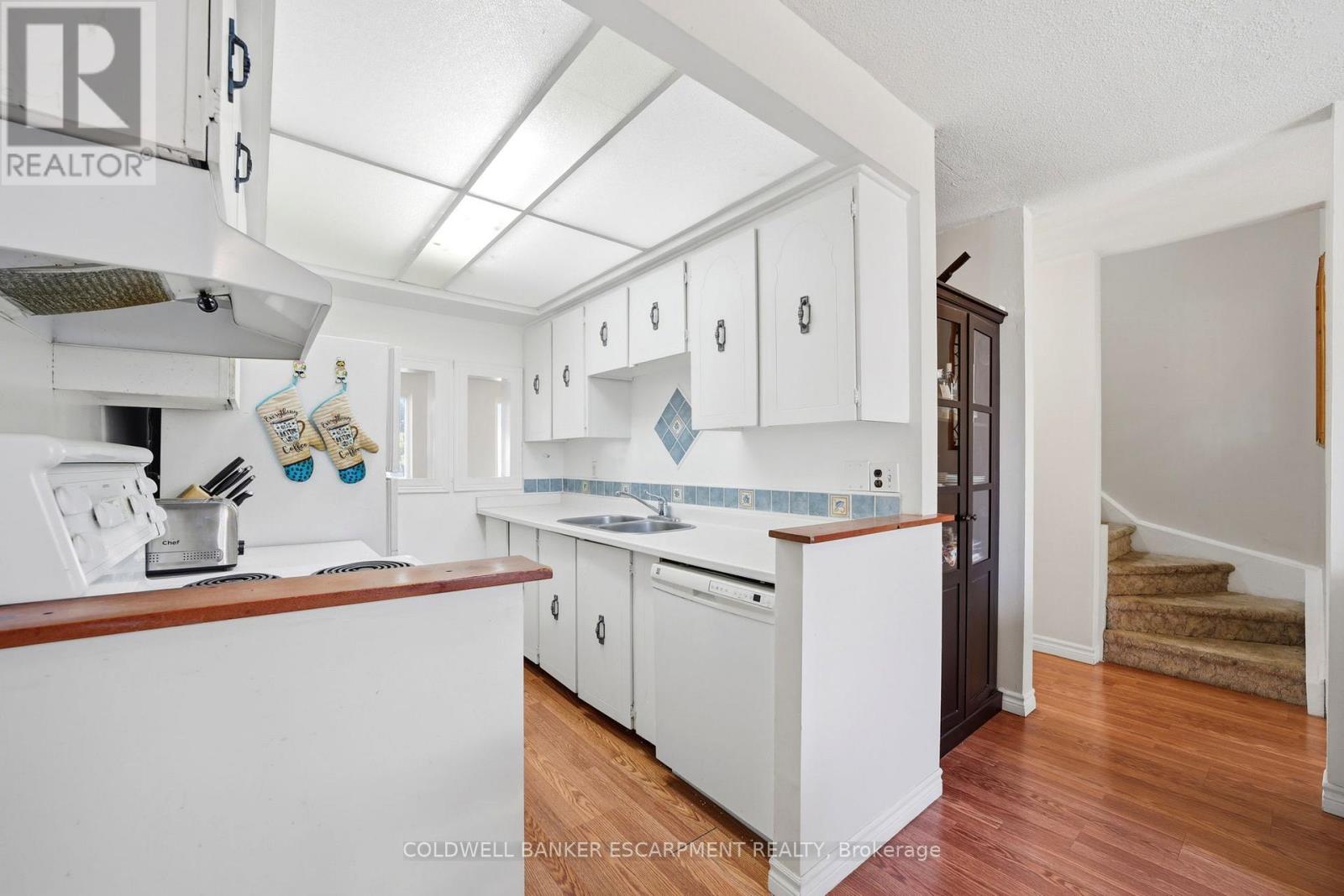 24 Lincoln Court E, Brampton, Ontario  L6T 3Z2 - Photo 11 - W13076556