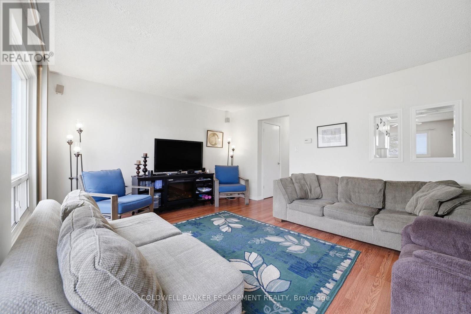 24 Lincoln Court E, Brampton, Ontario  L6T 3Z2 - Photo 9 - W13076556
