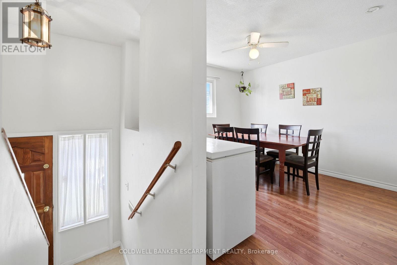 24 Lincoln Court E, Brampton, Ontario  L6T 3Z2 - Photo 5 - W13076556