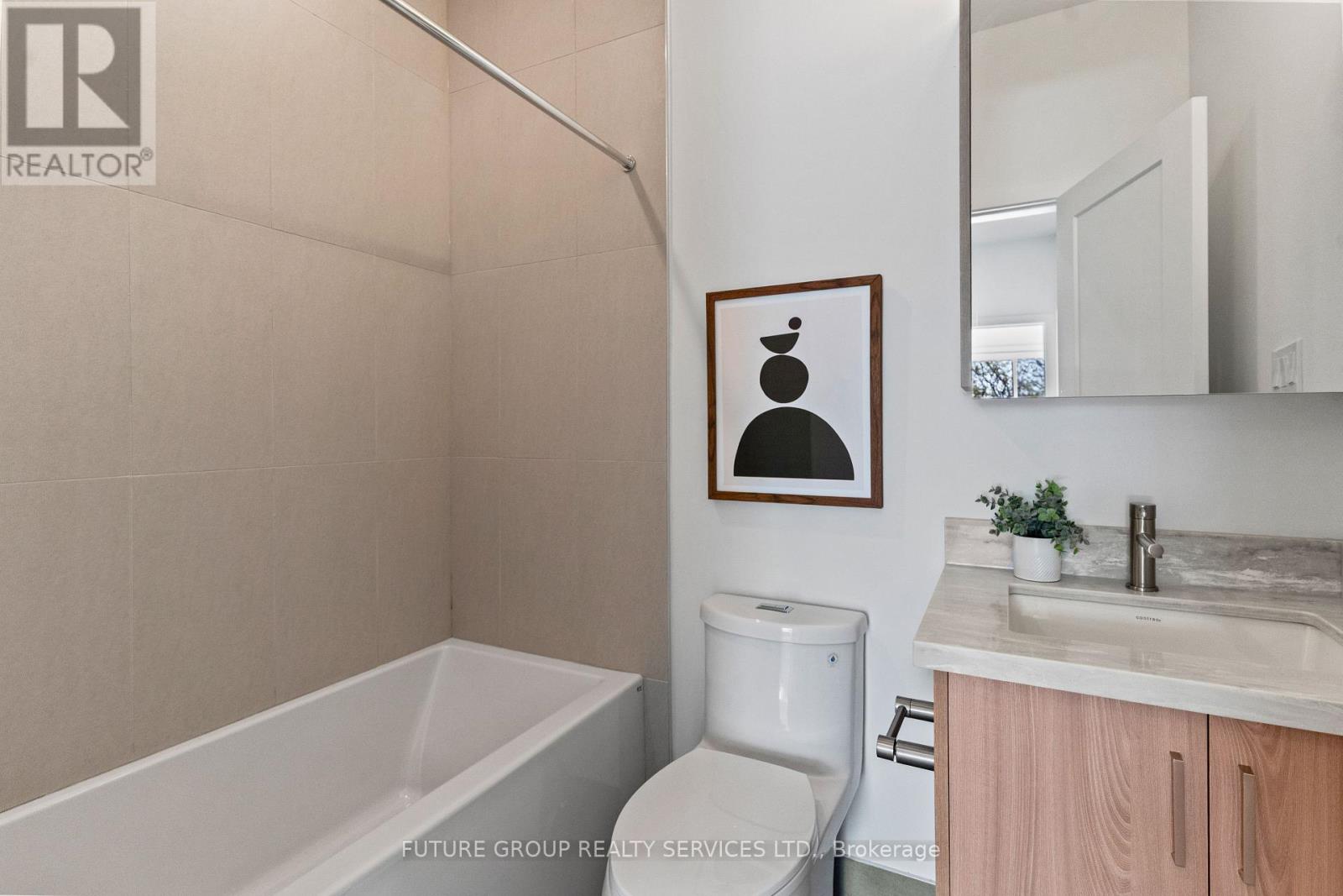 Unit 4 - 86 Kenwood Avenue, Toronto, Ontario  M6C 2S2 - Photo 32 - C13214132