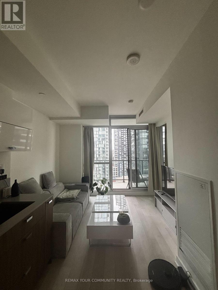 2102 - 290 Adelaide Street W, Toronto, Ontario  M5V 0P3 - Photo 1 - C13214228